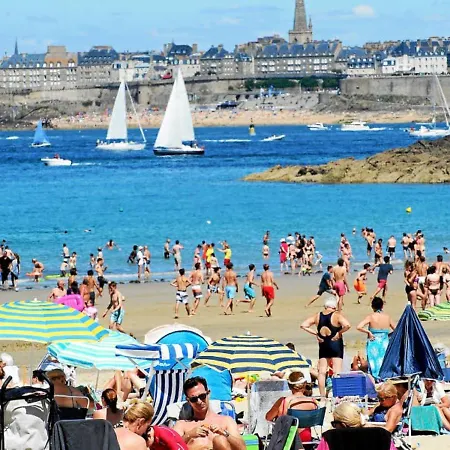 La Goelette Beau Duplex A 150 M Du Centre Ville Et 400M De La Plage De L'Ecluse Dinard Exterior photo